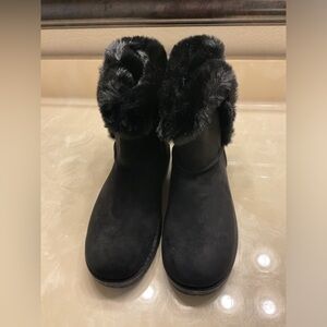 SO Paulina Women’s Faux-Fur Winter Boots. Black. Size 11. NWT